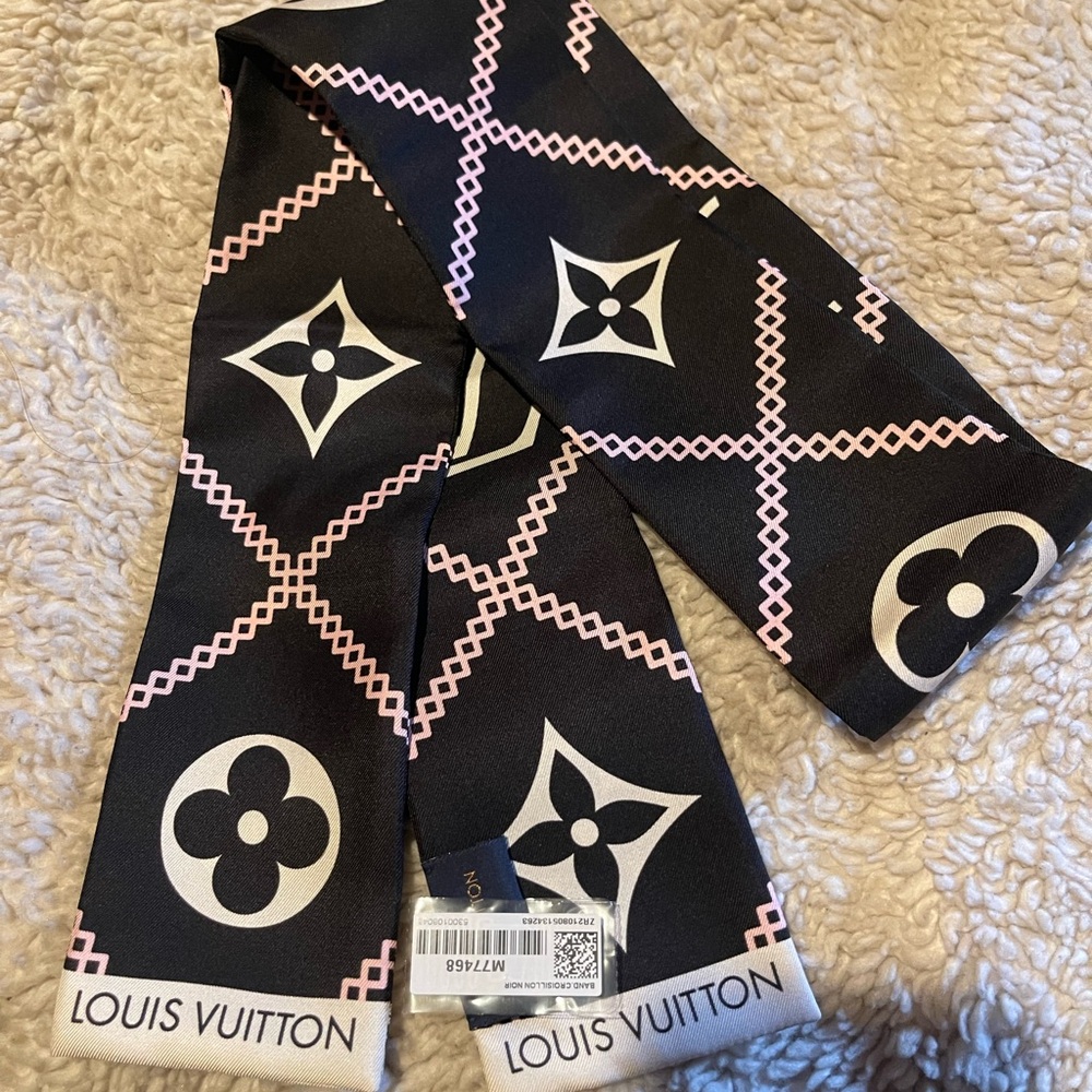 Louis Vuitton Twilly